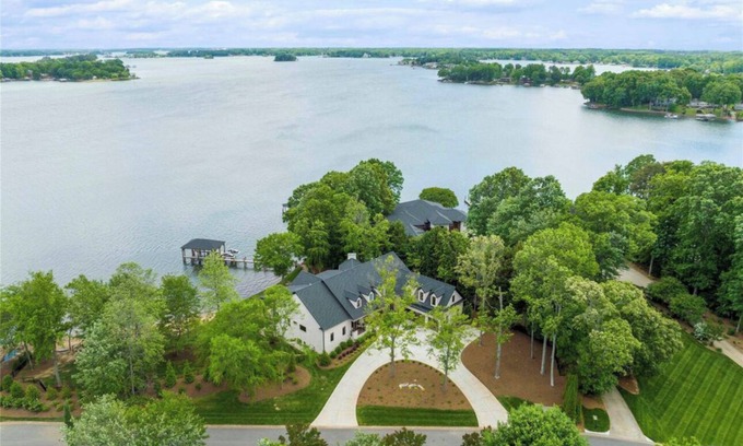 Westport House | Exquisite New build on LN with over 295 ft of water frontage on a private street