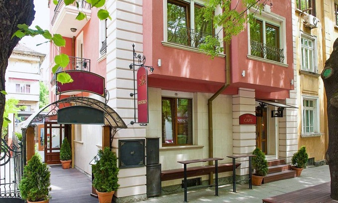 Oborishte Apartment | Exquisite Penthouse In The Heart Of The City