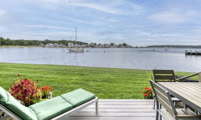 Greenport House | Exquisite Waterfront Townhome in Greenport with Pool and Boat Slip. Walk to all!