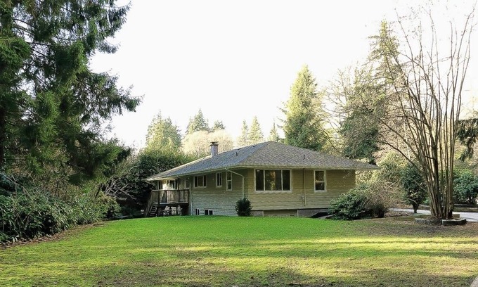 West Vancouver House | Extended Stay Dream w/ Creekside Yard (Walnut Perch)