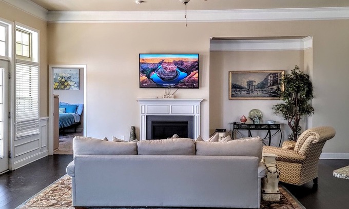 Duncan House | Extended Stay Executive Rental ready for you Centrally located