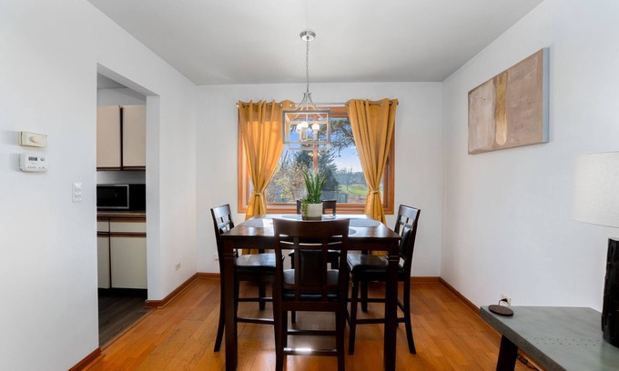 Fox Valley House | Extended Stay Naperville FHS Rental - Knoll Dr