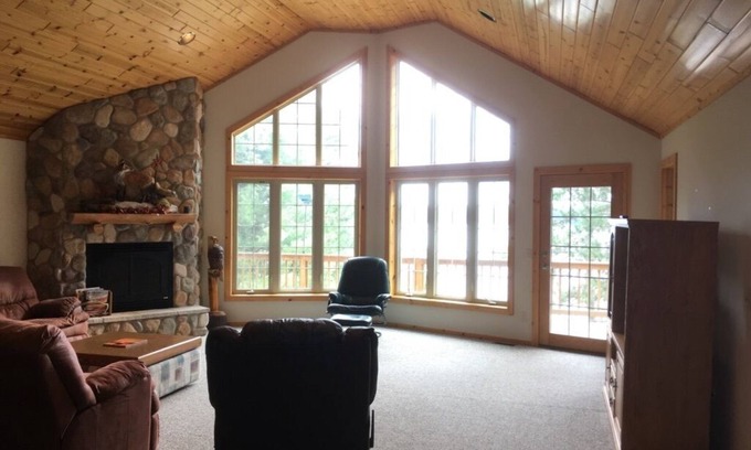 Minong Cottage | Extravagant Lake Front View Cottage