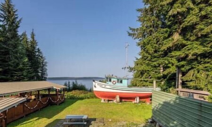 Alert Bay Cabin | (F) Sterling Standard Cabin (non pet friendly)