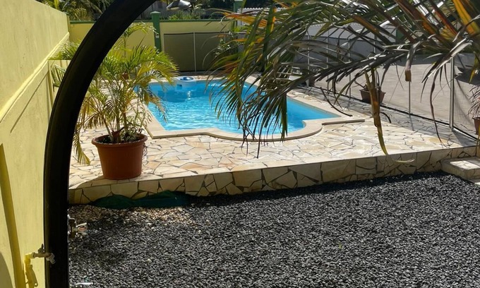 Lamentin Villa | F4 air-conditioned villa with pool and garden for 6 people