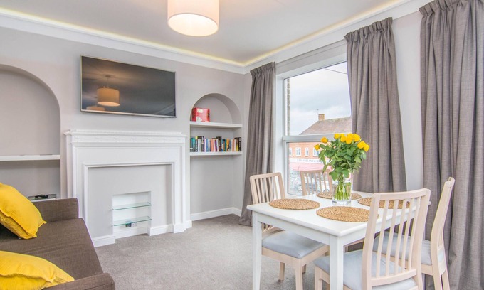 Loughborough Apartment | Fab Apartment - close to university - sleeps six