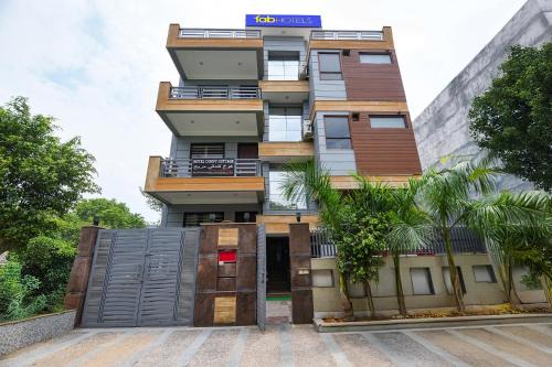 Gurugram Hotel | FabHotel Comfy Cottage