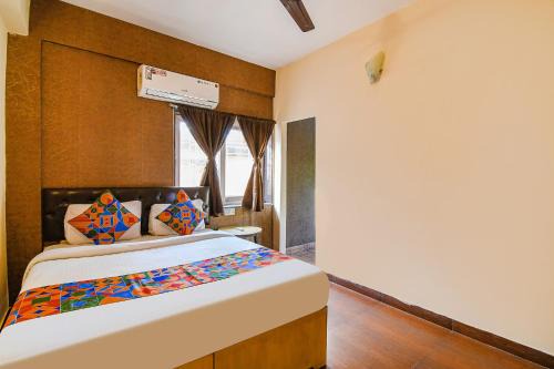 Kalighat Hotel | FabHotel Krishna I - Nr Birla Industrial & Tech Museum