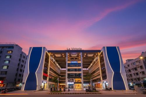 Surat Hotel | FabHotel La Victoria - Galaxy Circle