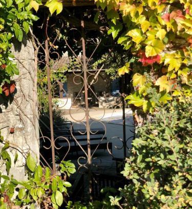 Eymet House | Fabulous 2 bed Gite 2km quiet Walk into Eymet