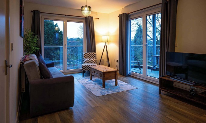 Crawley Apartment | Fabulous 2 Bedroom Apartment in Crawley