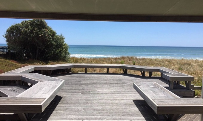 Pukehina House | Fabulous beach bach with style A+