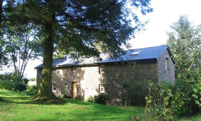 Newcastle-on-Clun Cottage | Fabulous, spacious hillside cottage in secluded garden with panoramic views