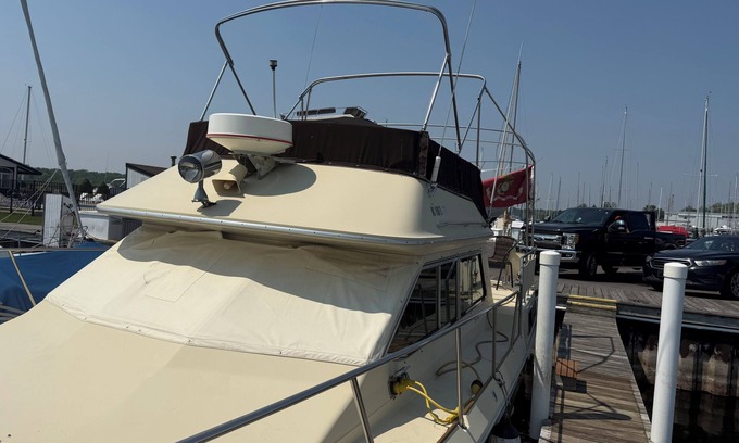 Whitehall Boat Rental | Fabulous yacht with WiFi in charming Whitehall