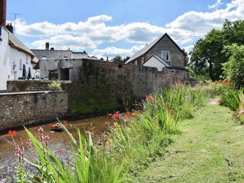 Cullompton House | Fair Maid