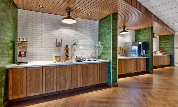 Alpine Center Hotel | Fairfield Inn & Suites by Marriott Grand Rapids North