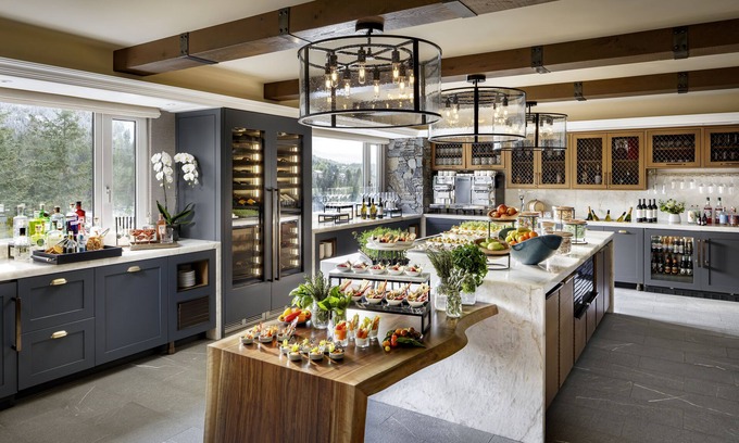 Blackcomb Hotel | Fairmont Chateau Whistler Gold Experience