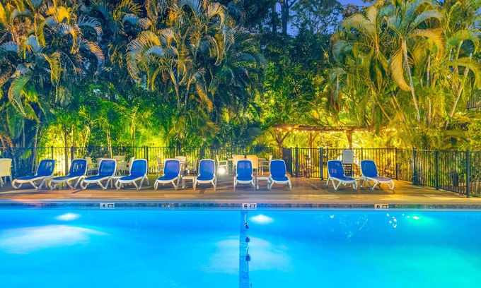 Palm River Estates Hotel | Fairways Inn of Naples
