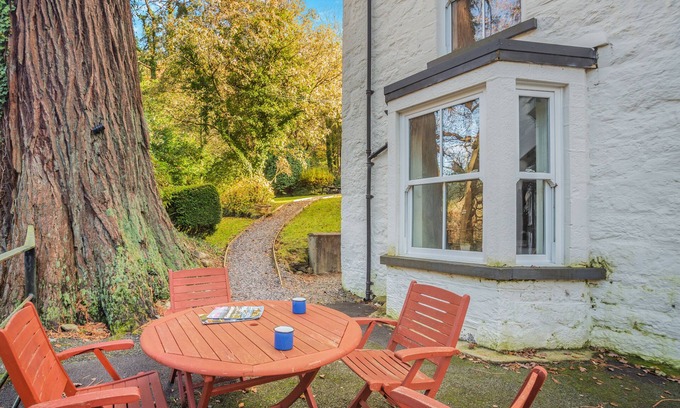 Betws-Y-Coed Apartment | Fairy Glen Apt One - Three Bedroom Apartment, Sleeps 6