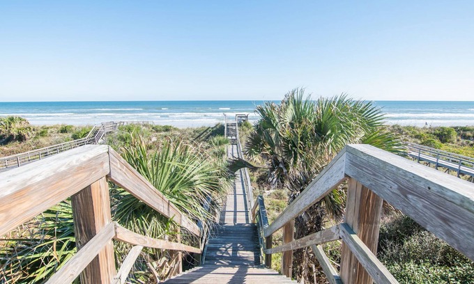 Crescent Beach Condo | Fall discounts/Steps to Beach, Pool, Dock/Renovated/Beach Supplies/St.Augustine