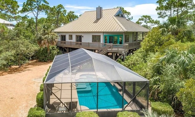 Plantation House | Fall Special! Canal Front, small dog ok, dock, screened private pool!