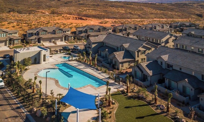 Sienna Hills House | Family Adventure Near Zion 4 Bed 4 Bath sleeps 16