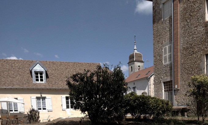 Montagney Cottage | Family cottage with terrace and parking, pets allowed