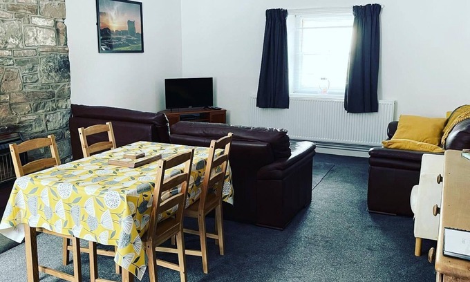 Llansteffan House | Family & dog friendly seaside flat Llansteffan Carmarthen West Wales sleeps 5