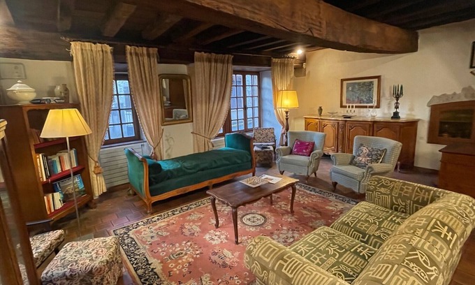 Saint-Gervais-d'Auvergne House | FAMILY HOME IN THE HEART OF TOWN