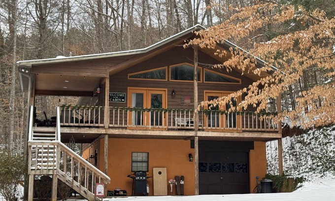 Franklin Cabin | Family Friendly Cabin- Franklin, Highlands, Smoky Mountains