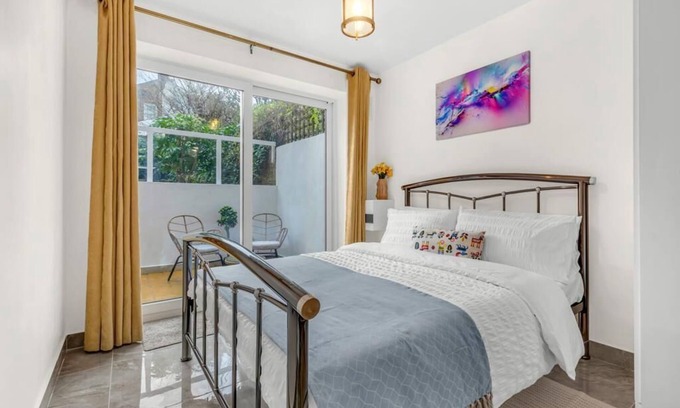 Haverstock Apartment | Family Friendly, Camden Town basement Apartment - 10mins from Camden Market
