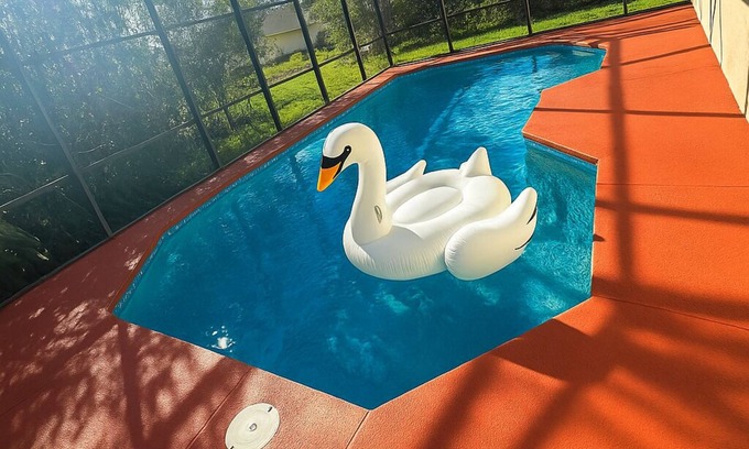 Buena Ventura Lakes House | Family Friendly Getaway ,Private Pool, Game Room, Fast Wi-Fi & Pet Friendly