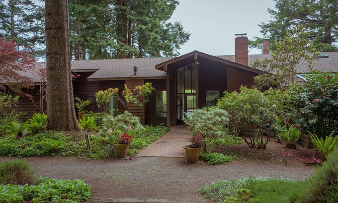 Caspar House | Family Friendly Home on 20 Acre Farm