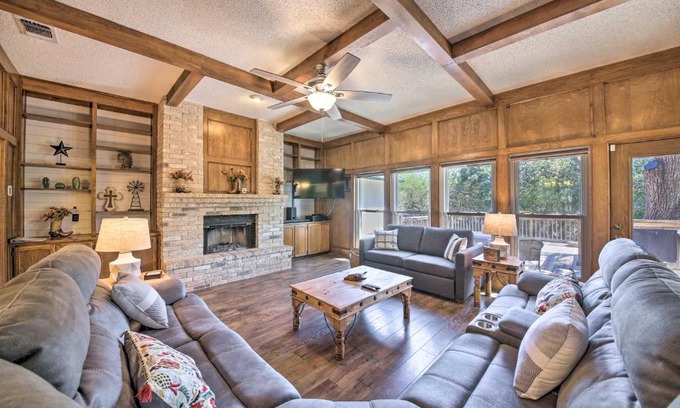 Encino Park House | Family-Friendly San Antonio Home with Hot Tub and Deck