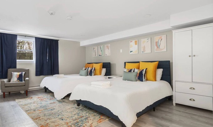 Beverly Hotel | Family-friendly Unit with Free Guest Parking and a Fully Equipped Kitchen