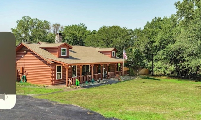 Granbury House | Family/Friends Pickleball and pet friendly 10 beds