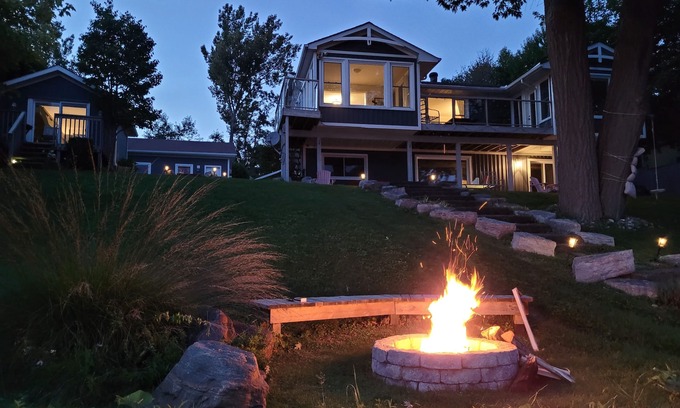 Severn Cottage | Family Getaway On Lake Couchiching - Cumberland Beach