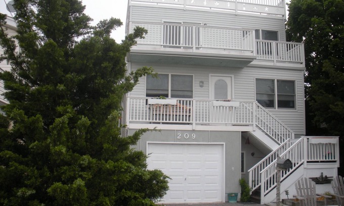 Surf City House | Family Home between Ocean and Children's Bay Beach
