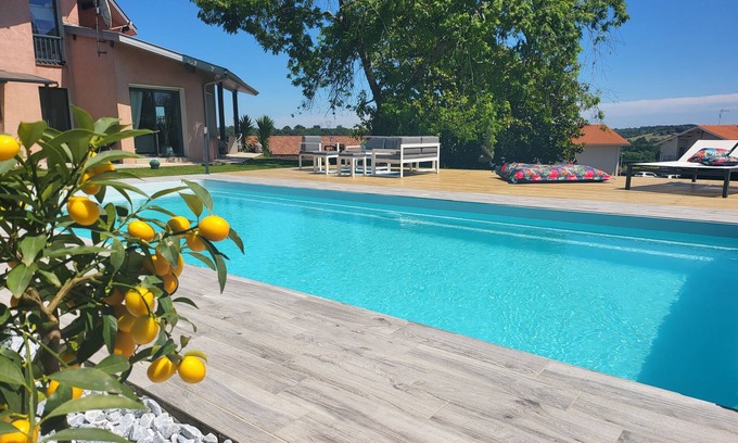 Saint-Lon-les-Mines House | Family home Swimming pool Jacuzzi Relaxation Garden