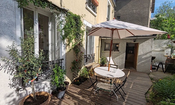 Les Fougeres House | Family home just outside Paris