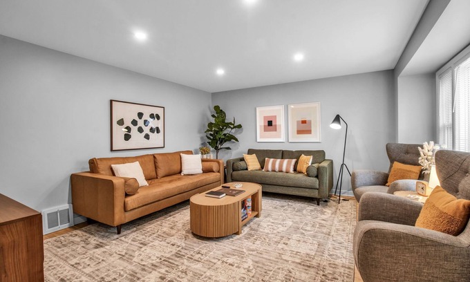 Eggertsville House | Family Home, King Beds, EV Charger, WFH, A/C