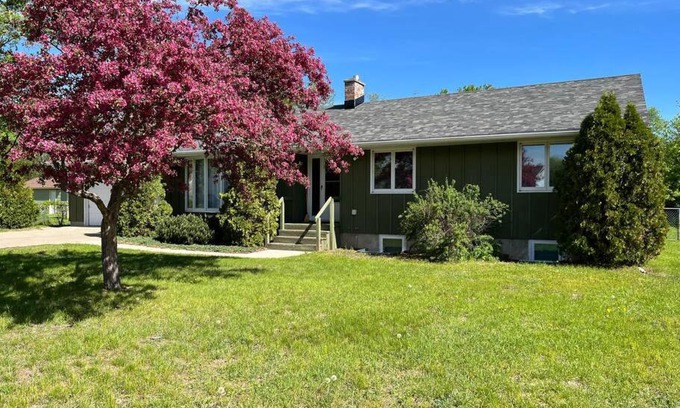 Bemidji House | Family Home W/2 King, 2 Queen Beds + Game Room