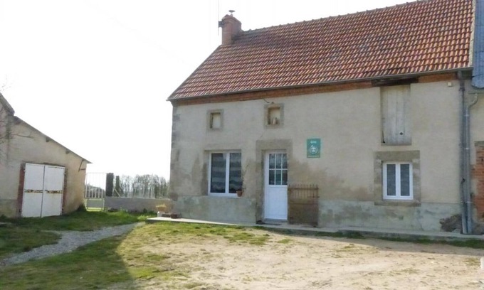 Saint-Genest Cottage | Family home with enclosed garden, near thermal spa