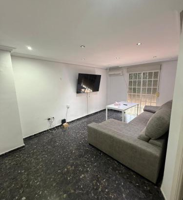 Este-Alcosa-Torreblanca Apartment | Family house
