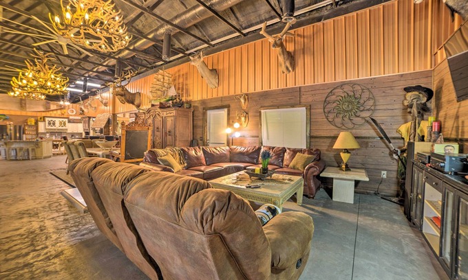 Dover Cabin | Family Leatherwood Resort Cabin w/Fire Pit!