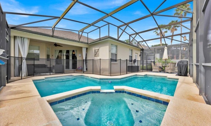 Calabay Parc House | Family Luxury Sunset Oasis