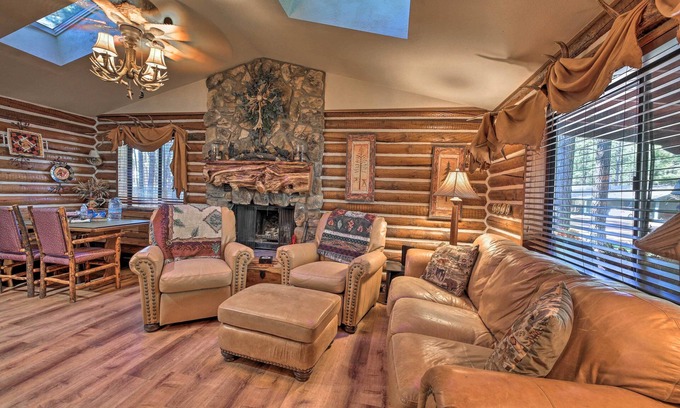Pinetop-Lakeside Cabin | Family & Pet Friendly: Rustic Lakeside Cabin