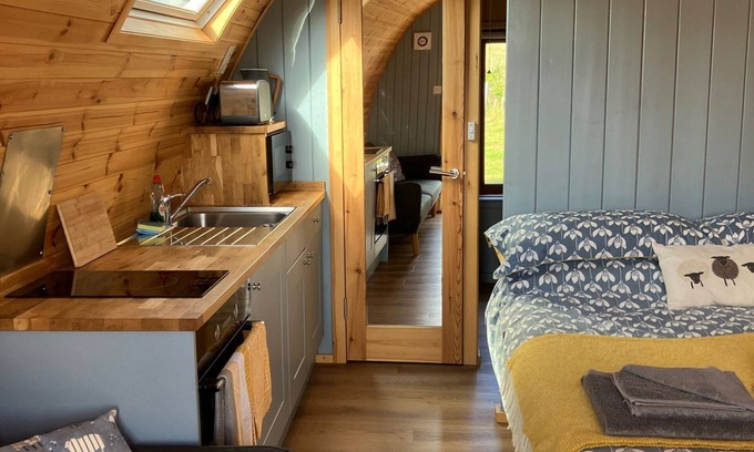 Ardgay Cabin | Family Pod - sleeps 2 adults and up to 4 children