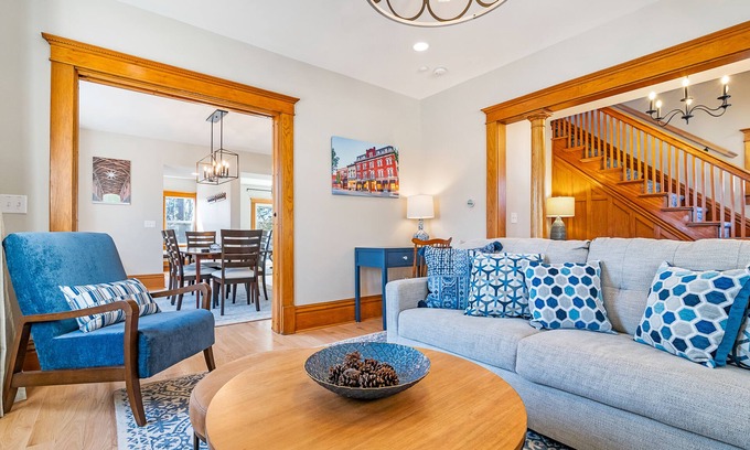 Cedar Falls House | Family-Ready 4BR - 7 Beds - Everything Guests Need