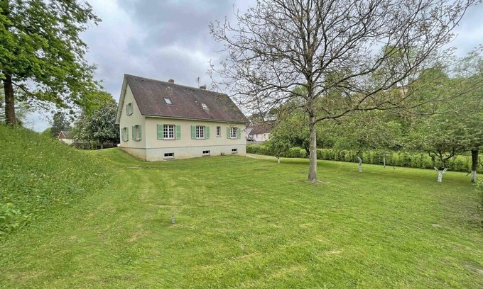 Longny-au-Perche Cottage | Family Retreat with Large Garden, Garage & All Amenities in Longny au Perche